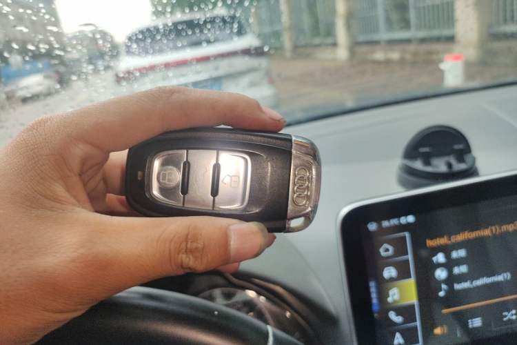 Used Audi Q5 2011 2.0TFSI Comfort Version Vehicle Key