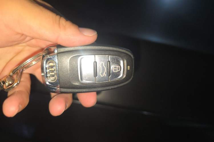 Used Audi Q5 2011 2.0TFSI Comfort Version Vehicle Key
