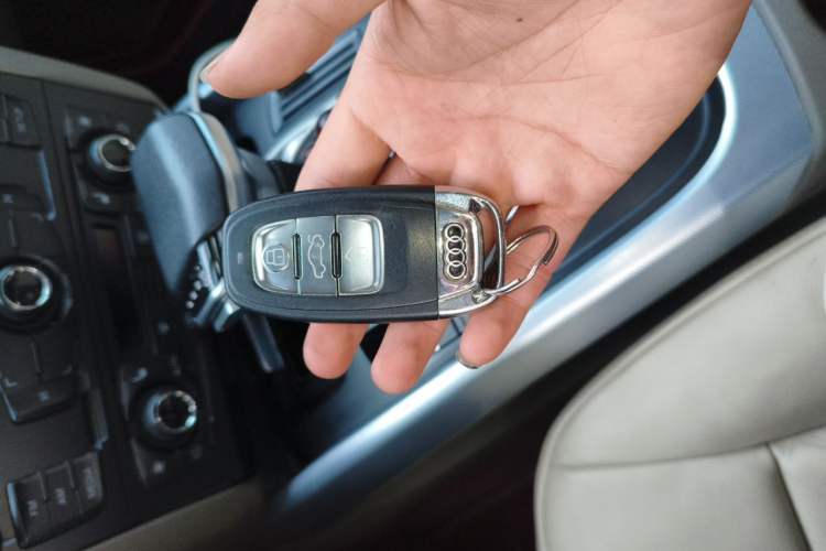 Used Audi Q5 2011 2.0TFSI Technology Model Vehicle Key