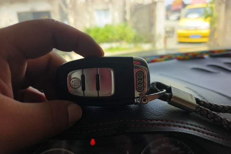 Used Audi Q5 2011 2.0TFSI Comfort Version Vehicle Key