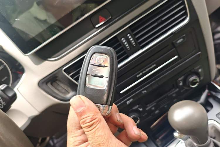 Used Audi Q5 2011 2.0TFSI Comfort Version Vehicle Key