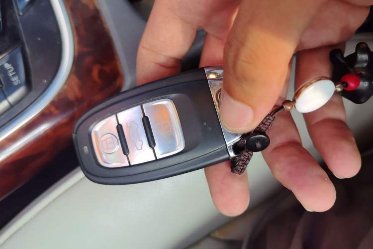 Used Audi Q5 2011 2.0TFSI Comfort Version Vehicle Key