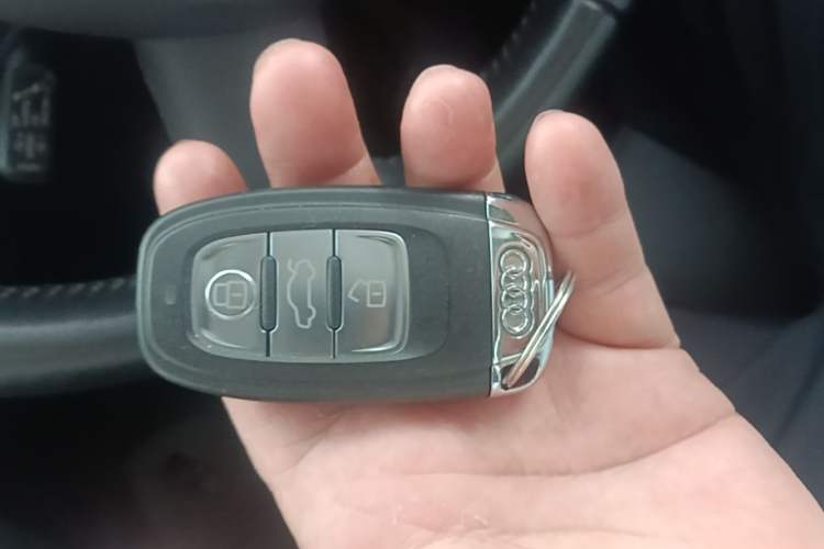 Used Audi Q5 2011 2.0TFSI Comfort Version Vehicle Key