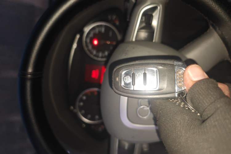 Used Audi Q5 2011 2.0TFSI Comfort Version Vehicle Key