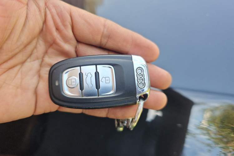Used Audi Q5 2011 2.0TFSI Luxury Edition Vehicle Key