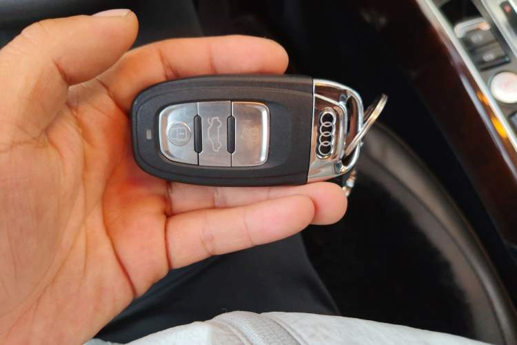 Used Audi Q5 2011 2.0TFSI Comfort Version Vehicle Key