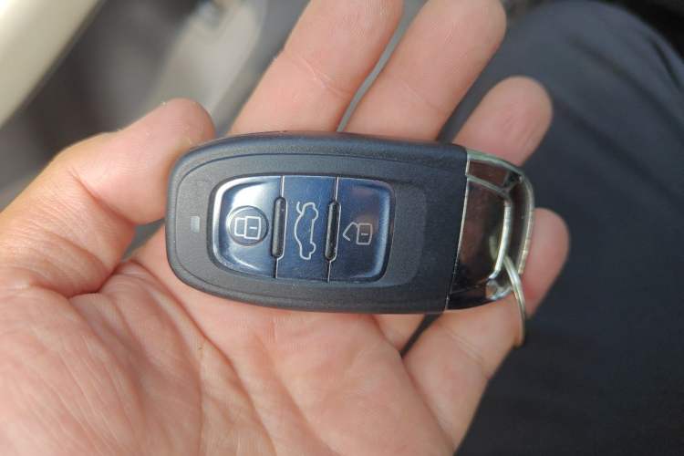 Used Audi Q5 2011 2.0TFSI Comfort Version Vehicle Key