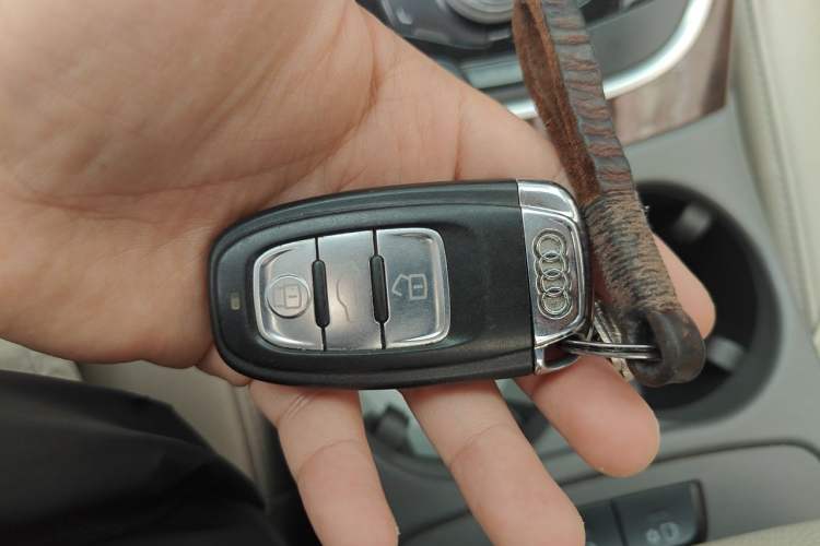 Used Audi Q5 2011 2.0TFSI Comfort Version Vehicle Key