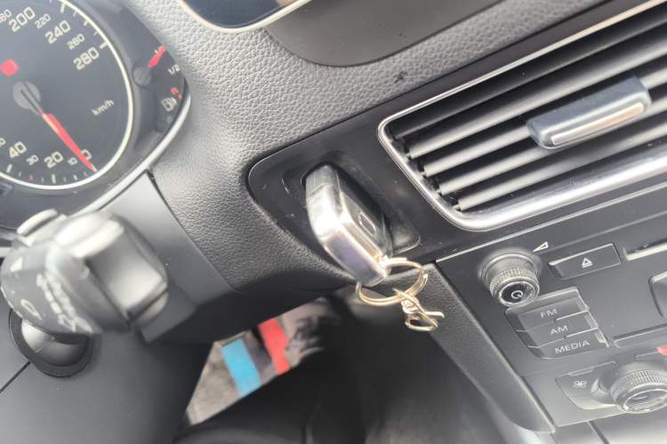 Used Audi Q5 2011 2.0TFSI Technology Model Vehicle Key