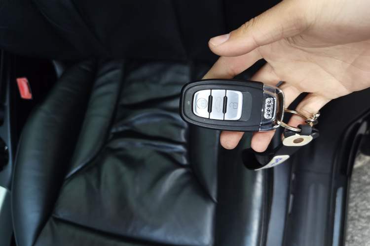 Used Audi Q5 2011 2.0TFSI Technology Model Vehicle Key