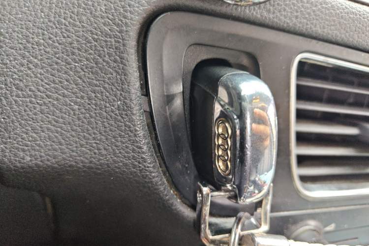 Used Audi Q5 2011 2.0TFSI Technology Model Vehicle Key