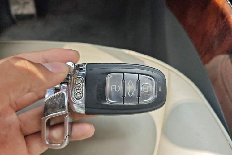 Used Audi Q5 2011 2.0TFSI Comfort Version Vehicle Key