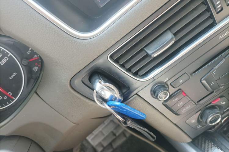 Used Audi Q5 2011 2.0TFSI Technology Model Vehicle Key