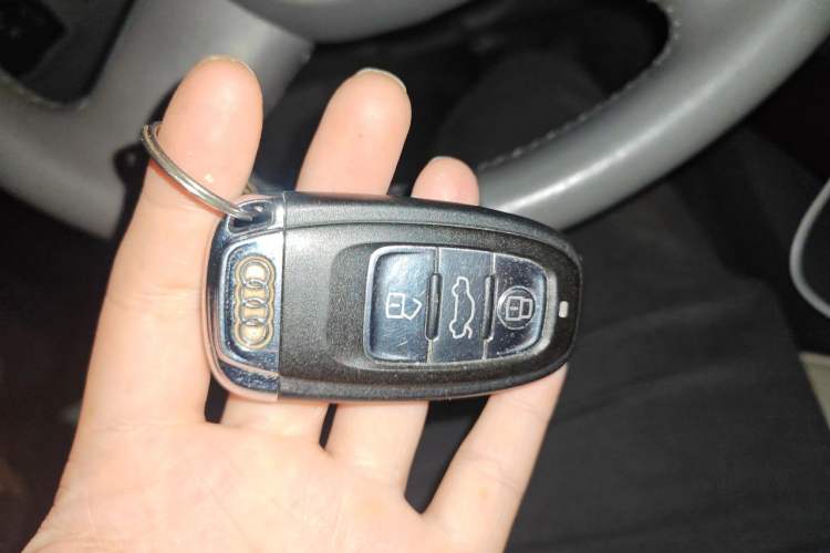 Used Audi Q5 2011 2.0TFSI Comfort Version Vehicle Key