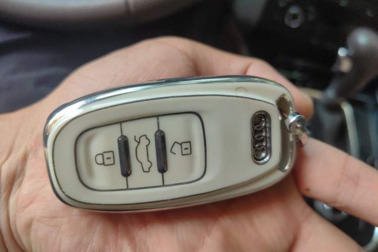 Used Audi Q5 2011 2.0TFSI Luxury Edition Vehicle Key