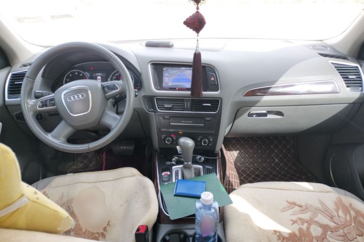 Used Audi Q5 2011 2.0TFSI Comfort Version Center Console