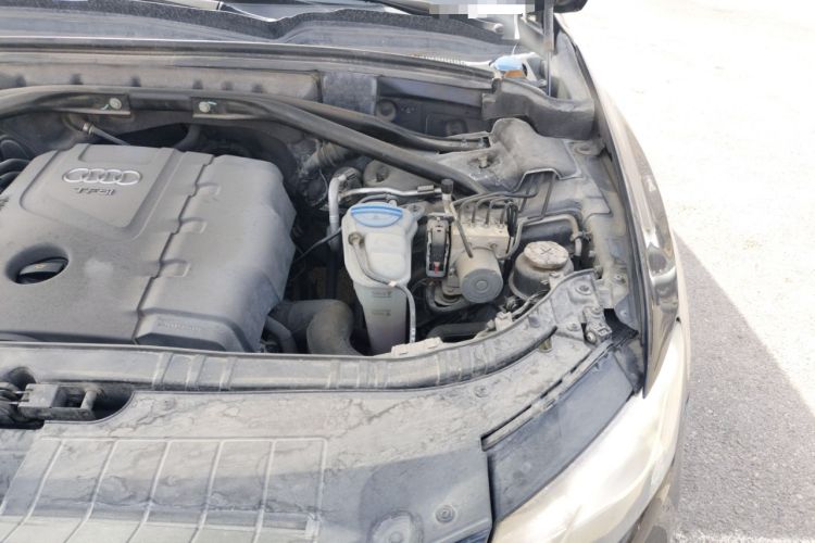 Used Audi Q5 2011 2.0TFSI Comfort Version Engine Bay Left
