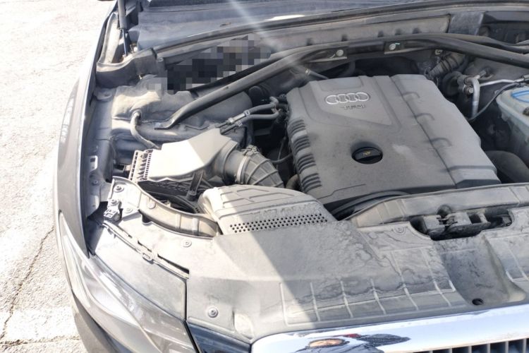 Used Audi Q5 2011 2.0TFSI Comfort Version Engine Bay Right