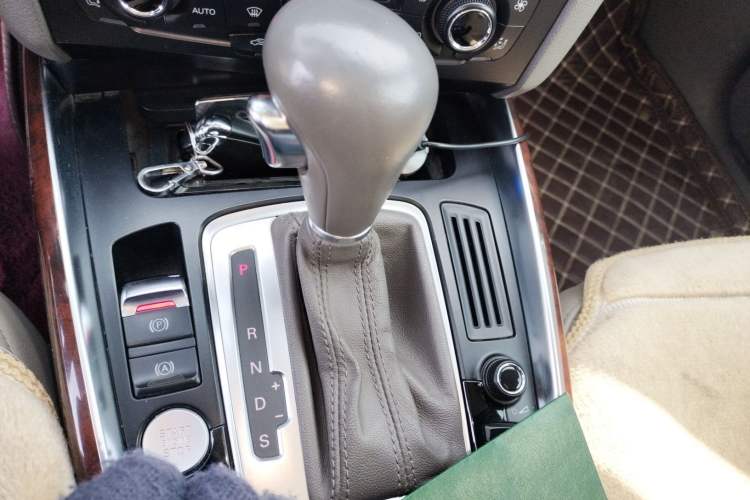 Used Audi Q5 2011 2.0TFSI Comfort Version Gear Lever