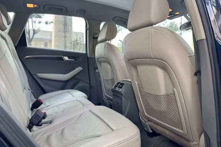 Used Audi Q5 2011 2.0TFSI Comfort Version Interior 2