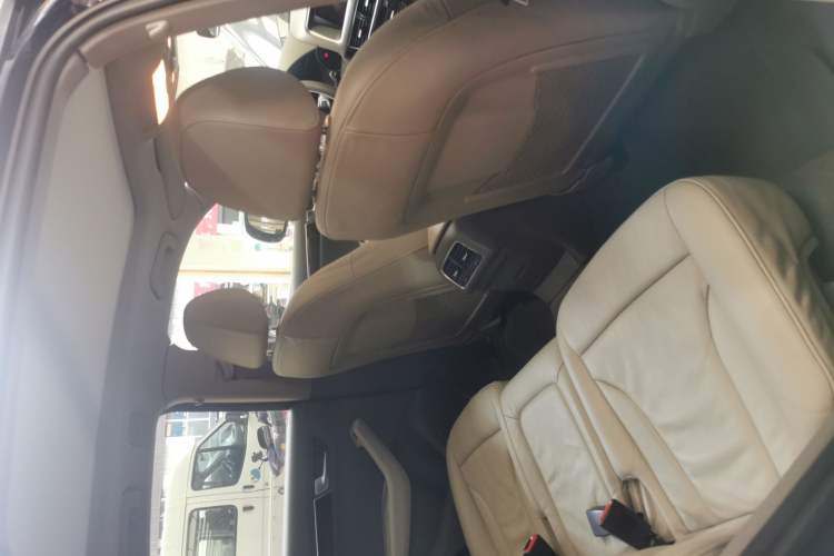 Used Audi Q5 2011 2.0TFSI Comfort Version Interior 5