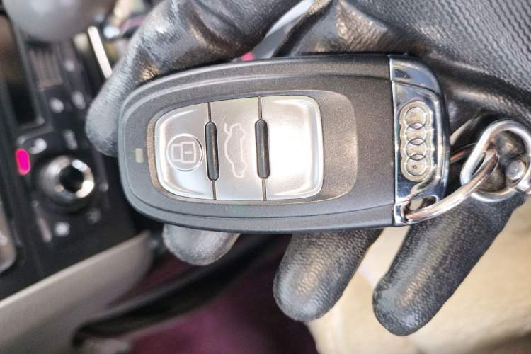 Used Audi Q5 2011 2.0TFSI Comfort Version Vehicle Key