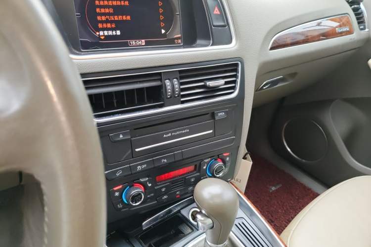 Used Audi Q5 2011 2.0TFSI Comfort Version Audio And AC Panel