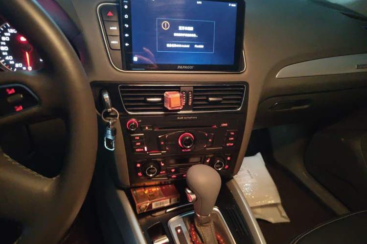 Used Audi Q5 2011 2.0TFSI Technology Model Audio And AC Panel