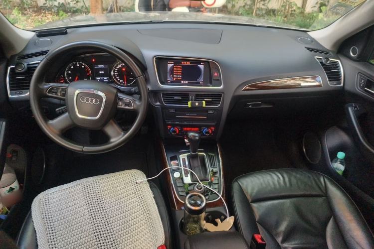 Used Audi Q5 2011 2.0TFSI Comfort Version Center Console