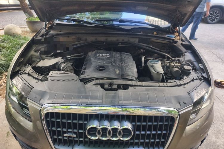 Used Audi Q5 2011 2.0TFSI Comfort Version Engine Bay