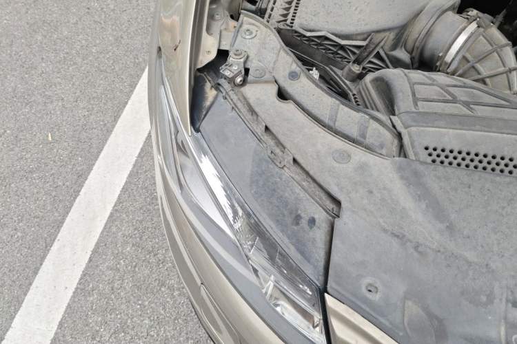 Used Audi Q5 2011 2.0TFSI Comfort Version Engine Bay Right