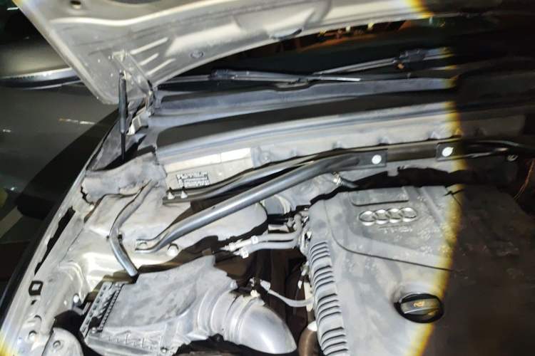 Used Audi Q5 2011 2.0TFSI Technology Model Engine Bay Right
