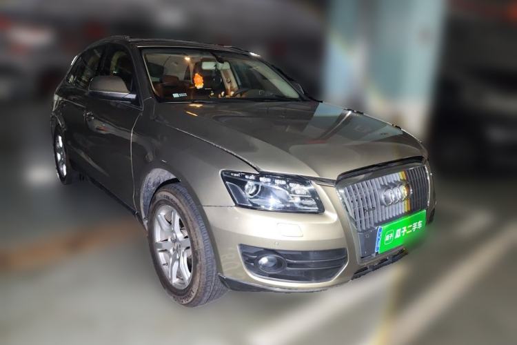 Used Audi Q5 2011 2.0TFSI Technology Model Front Right 45 Deg