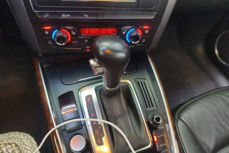 Used Audi Q5 2011 2.0TFSI Comfort Version Gear Lever