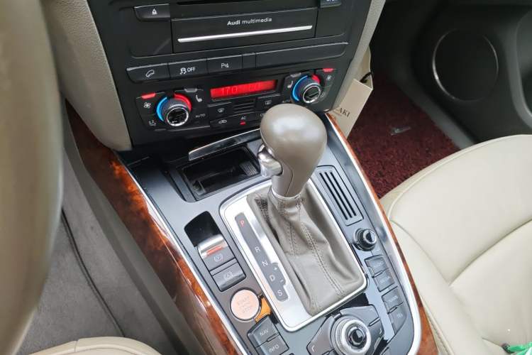 Used Audi Q5 2011 2.0TFSI Comfort Version Gear Lever