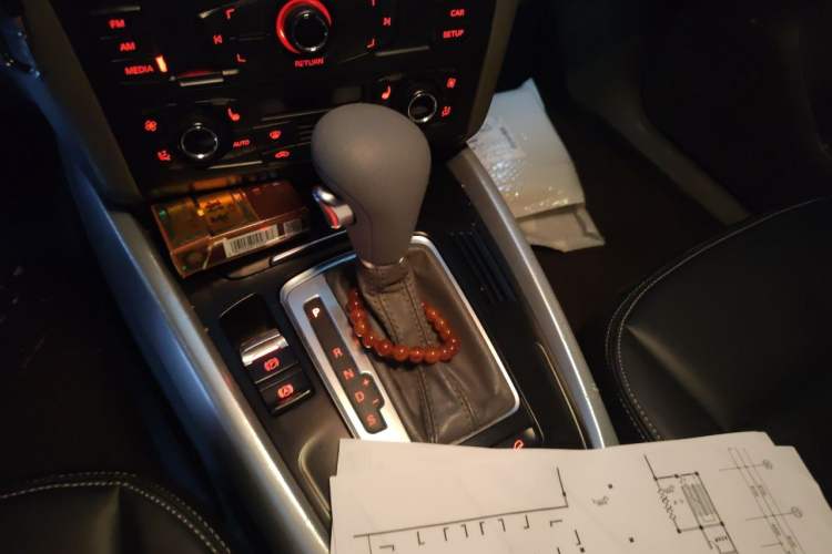 Used Audi Q5 2011 2.0TFSI Technology Model Gear Lever