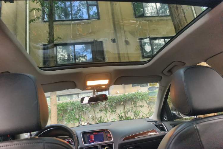 Used Audi Q5 2011 2.0TFSI Comfort Version Headliner