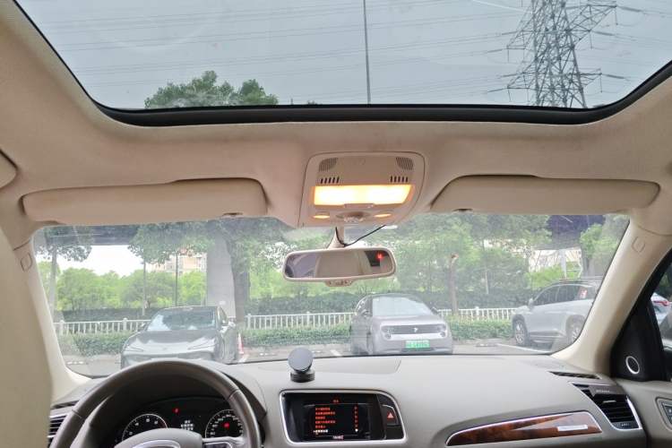 Used Audi Q5 2011 2.0TFSI Comfort Version Headliner