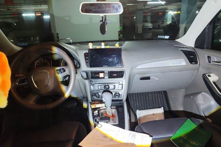 Used Audi Q5 2011 2.0TFSI Technology Model Headliner