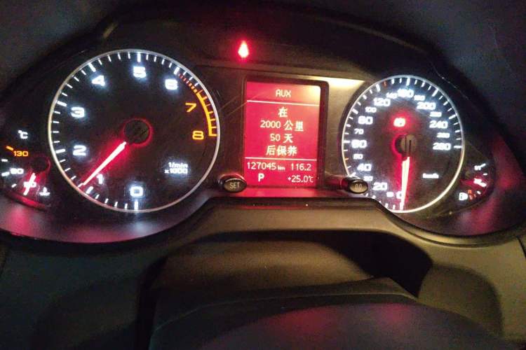 Used Audi Q5 2011 2.0TFSI Technology Model Odometer Close Up