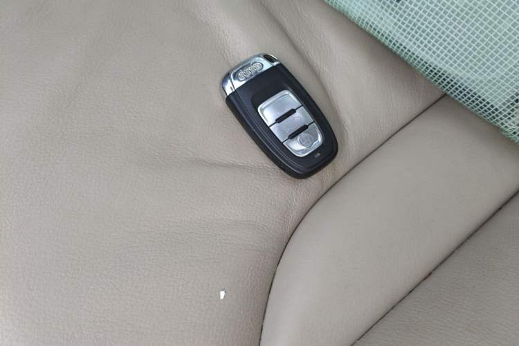 Used Audi Q5 2011 2.0TFSI Comfort Version Vehicle Key