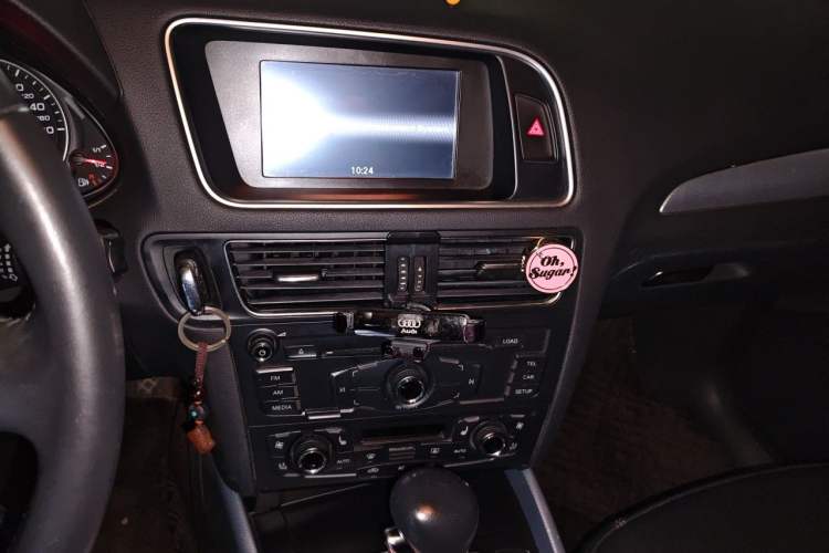 Used Audi Q5 2011 2.0TFSI Comfort Version Audio And AC Panel