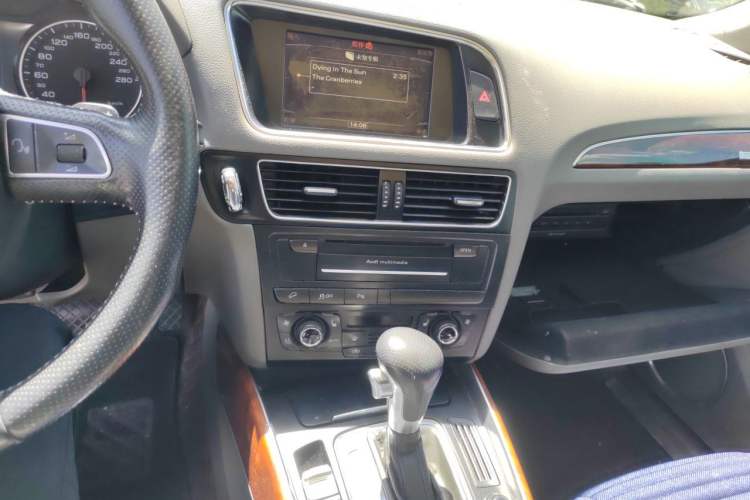 Used Audi Q5 2011 2.0TFSI Comfort Version Audio And AC Panel
