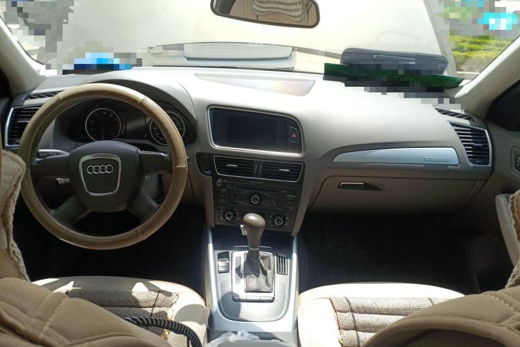 Used Audi Q5 2011 2.0TFSI Technology Model Center Console