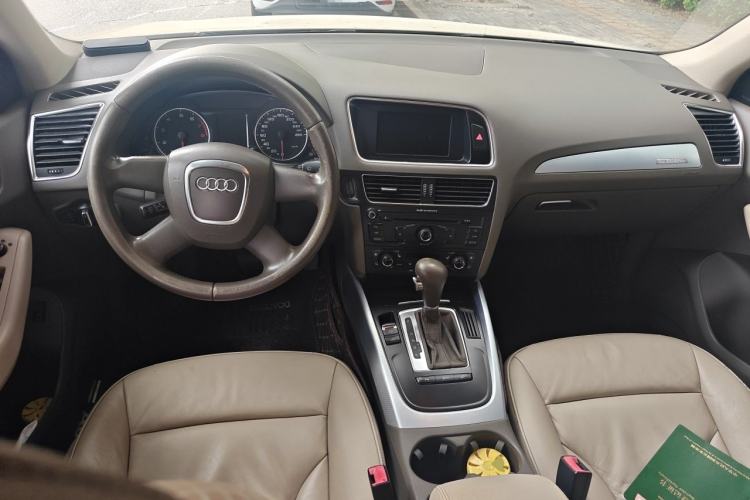 Used Audi Q5 2011 2.0TFSI Technology Model Center Console