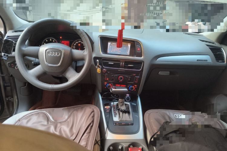 Used Audi Q5 2011 2.0TFSI Technology Model Center Console