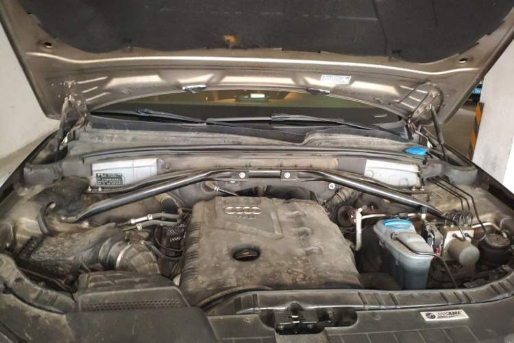 Used Audi Q5 2011 2.0TFSI Comfort Version Engine Bay