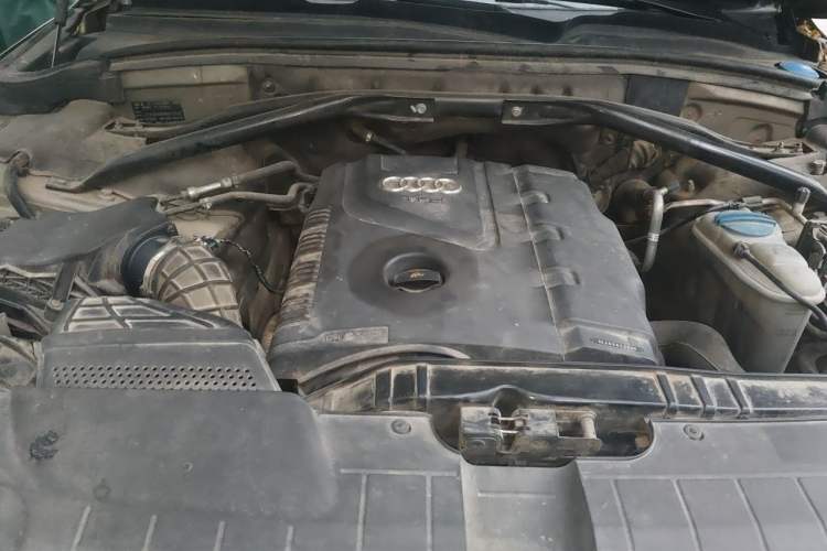 Used Audi Q5 2011 2.0TFSI Comfort Version Engine Bay