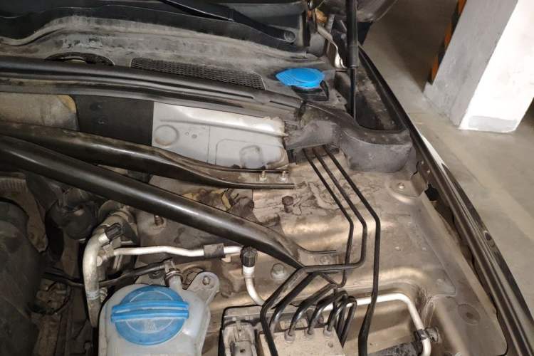 Used Audi Q5 2011 2.0TFSI Comfort Version Engine Bay Left