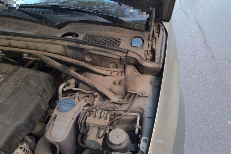 Used Audi Q5 2011 2.0TFSI Comfort Version Engine Bay Left